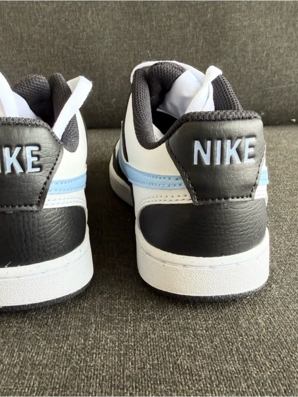 New Nike Low-Top Sneakers in White, Black & Light Blue Swoosh Women’s 7.5